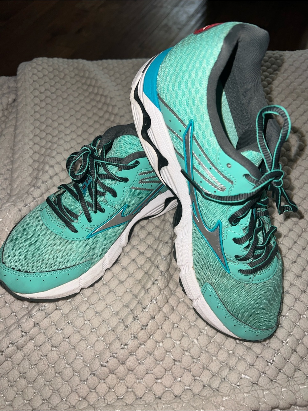 Mizuno Women's Teal Athletic Running Shoes